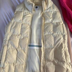 GAP Women's Cream Puffer Vest